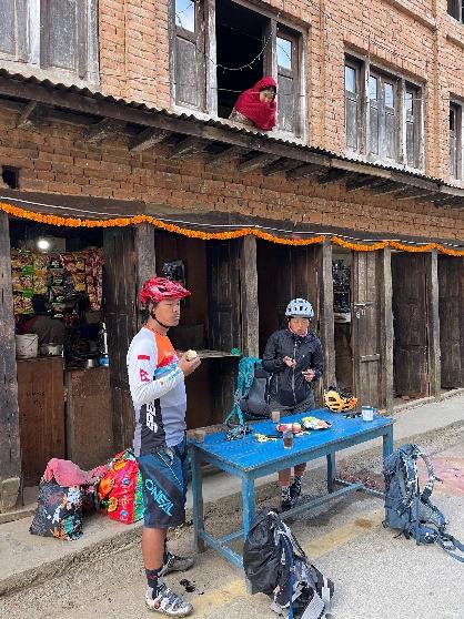 Onderweg tussen Kathmandu en Kakani