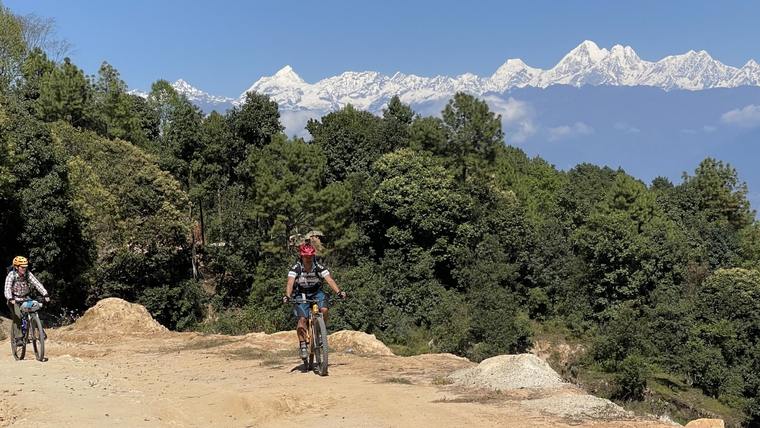 De ochtend in Chisopani, met zicht op de Himalaya